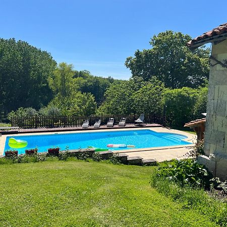 Entire Apartment With Swimming Pool Near Aubeterre Saint-Romain  Bagian luar foto