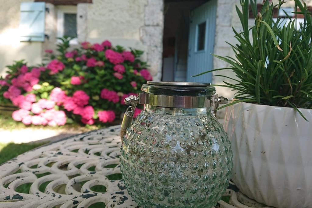 Entire Apartment With Swimming Pool Near Aubeterre Saint-Romain  Bagian luar foto