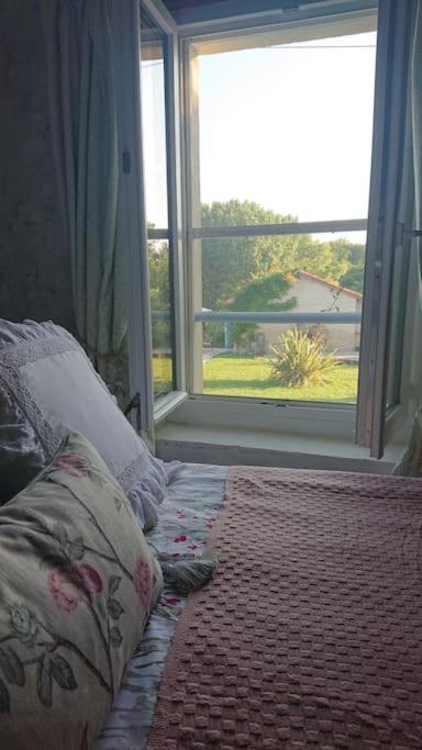 Entire Apartment With Swimming Pool Near Aubeterre Saint-Romain  Bagian luar foto