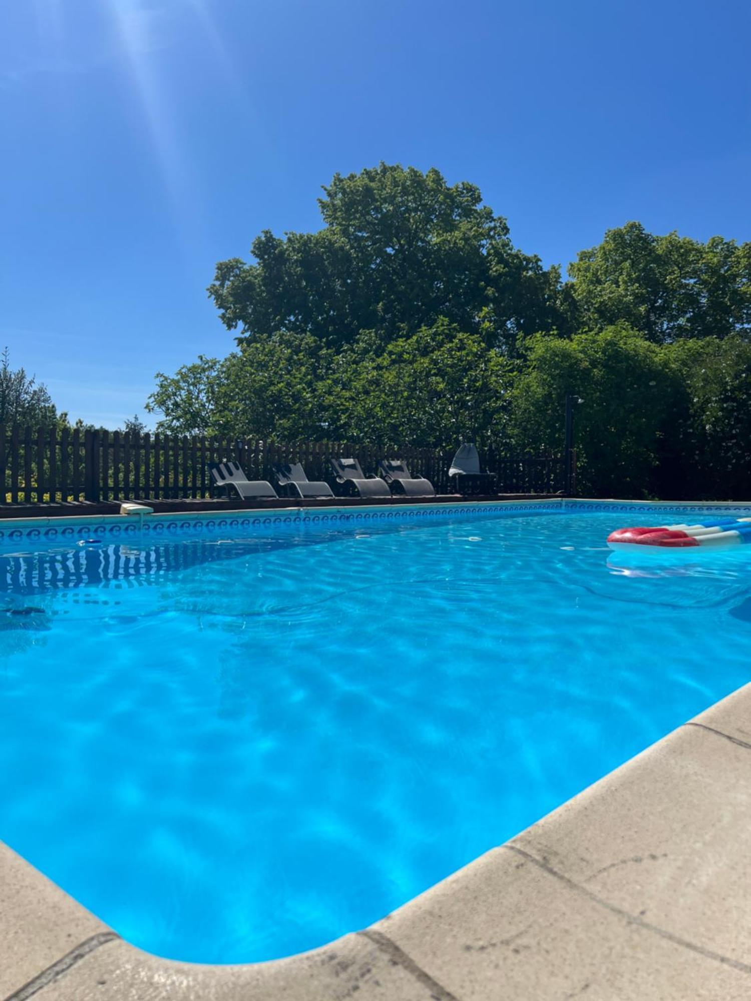 Entire Apartment With Swimming Pool Near Aubeterre Saint-Romain  Bagian luar foto
