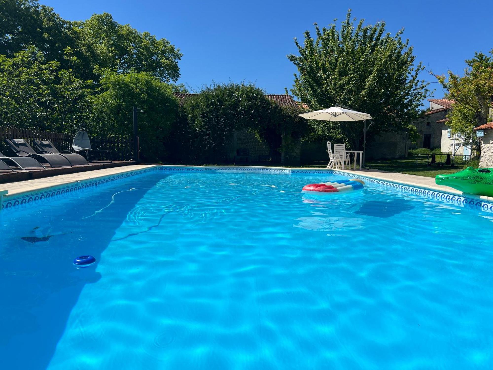 Entire Apartment With Swimming Pool Near Aubeterre Saint-Romain  Bagian luar foto