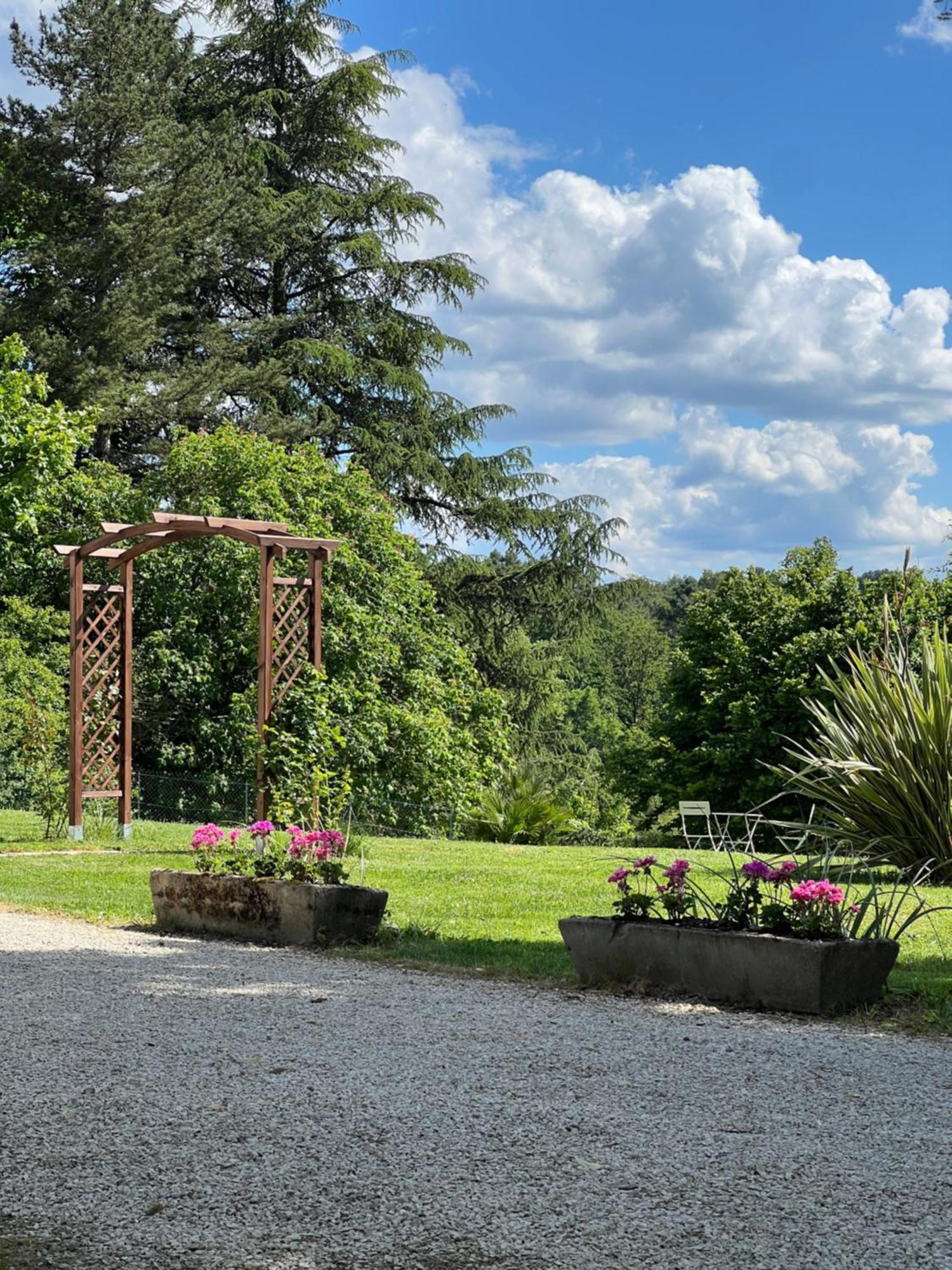 Entire Apartment With Swimming Pool Near Aubeterre Saint-Romain  Bagian luar foto