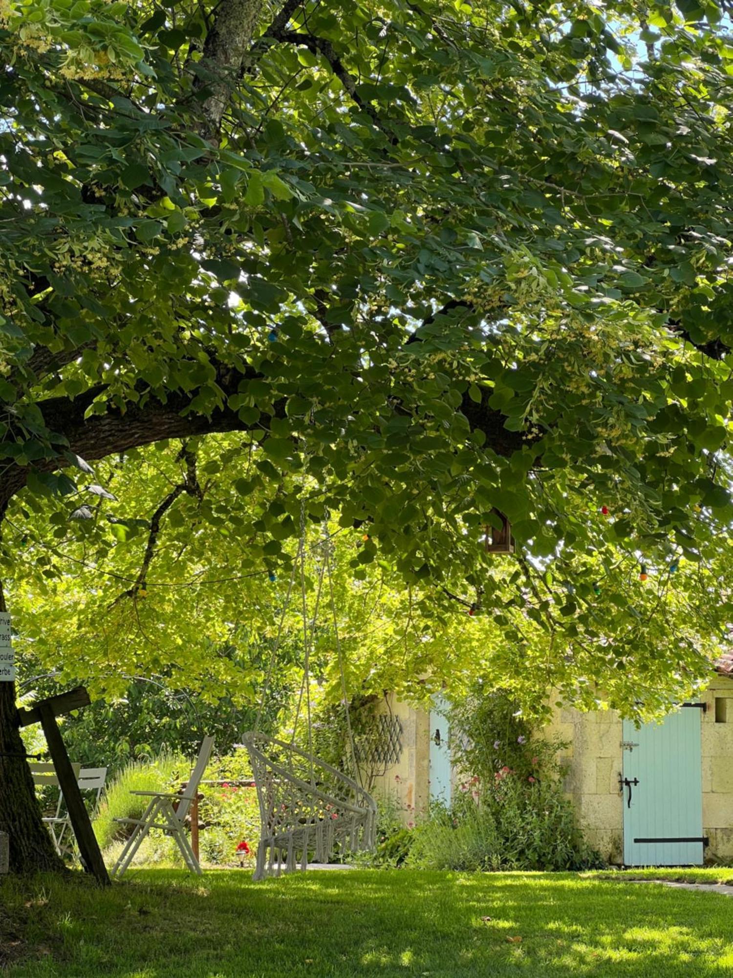 Entire Apartment With Swimming Pool Near Aubeterre Saint-Romain  Bagian luar foto